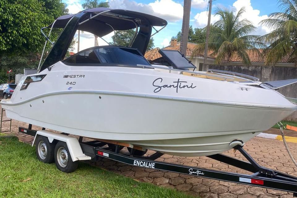 Mestra 240 - Motor Mercruiser 220 HP